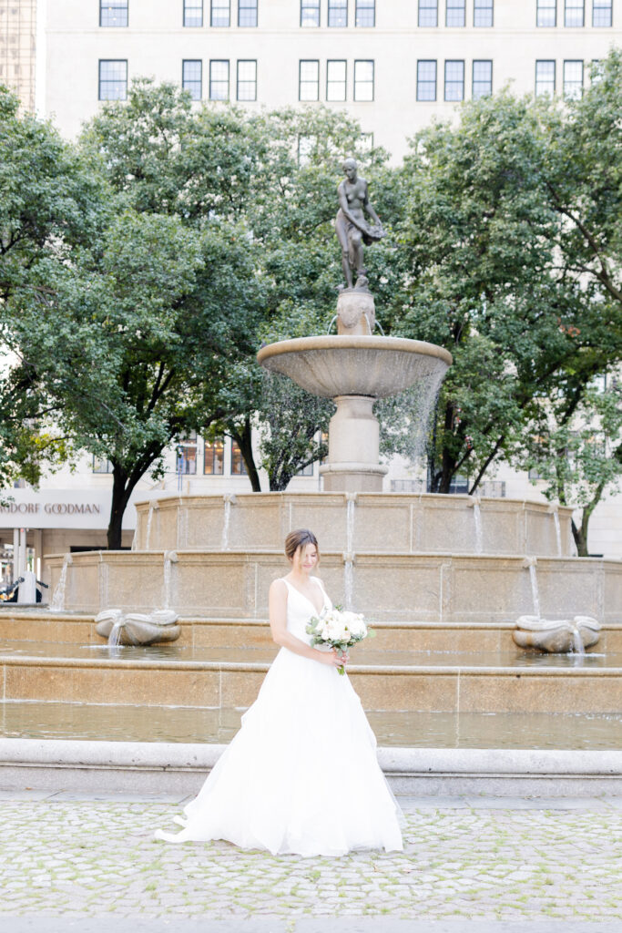 New York City - Pulitzer Fountain with bride