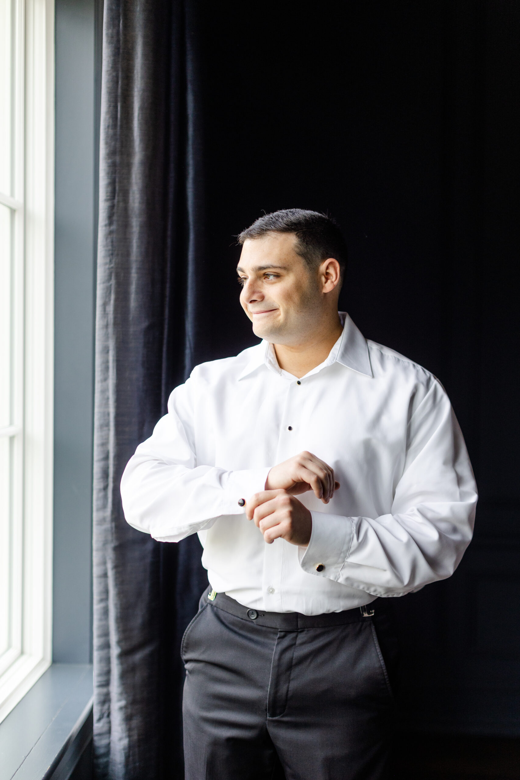 Groom Getting Ready_Cufflinks_Park Chateau Wedding Venue