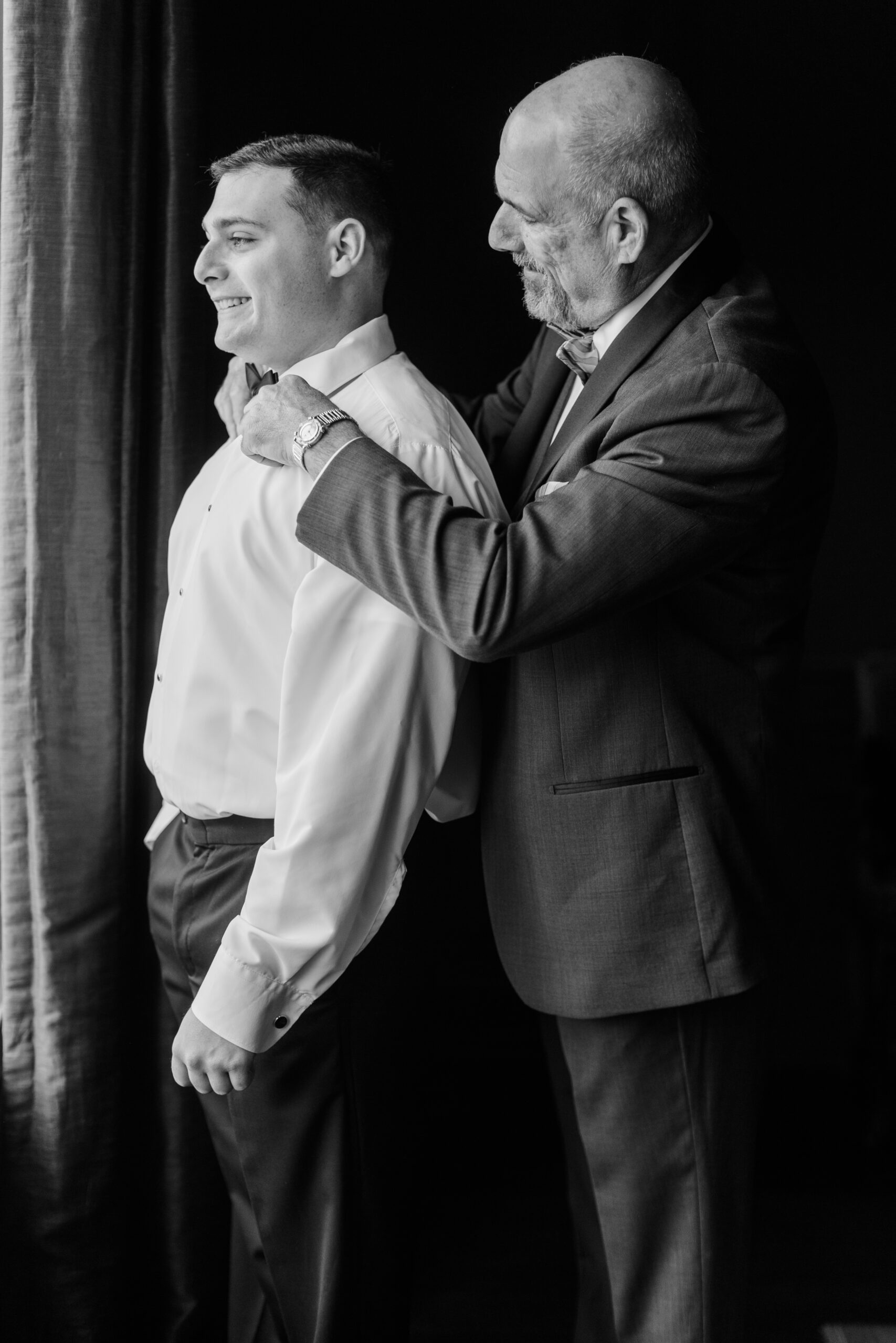 Groom Getting Ready_Bow Tie_Park Chateau Wedding Venue
