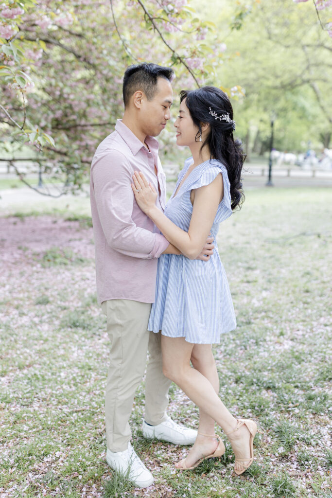 Cherry blossom photos with couple