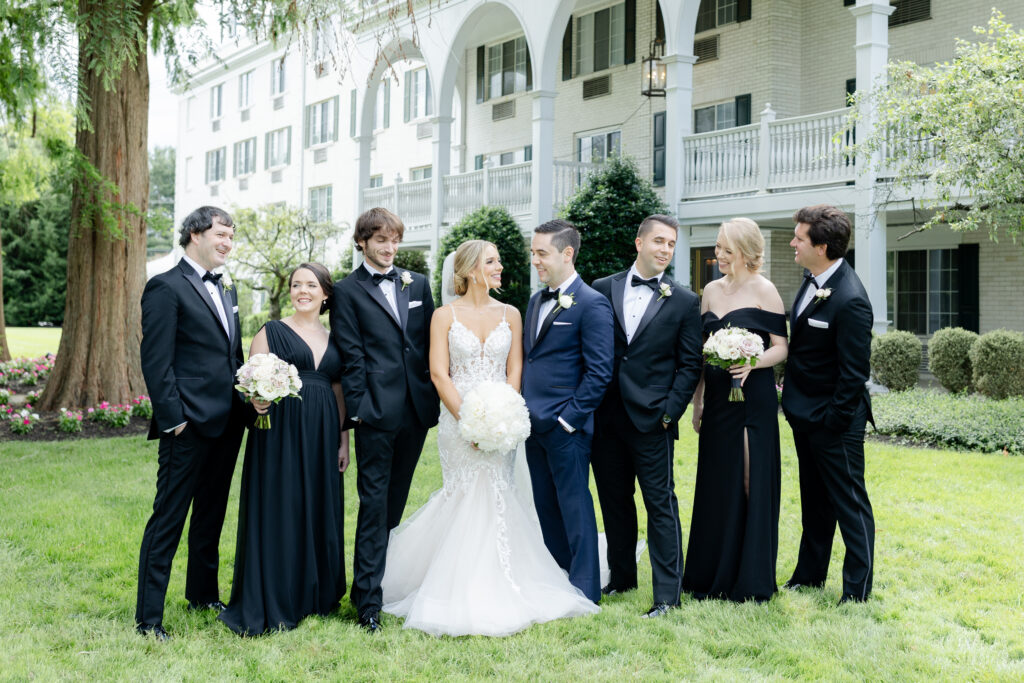 Outdoor wedding party photos