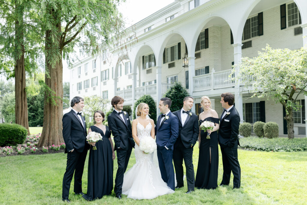 Outdoor wedding party photos