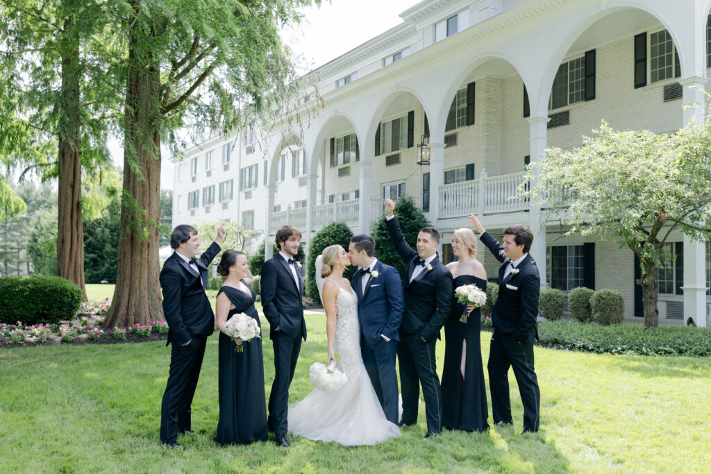 Outdoor wedding party photos