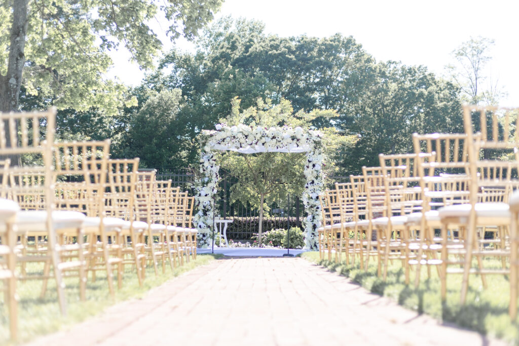 Outdoor wedding ceremony at Old Westbury Golf and Country Club