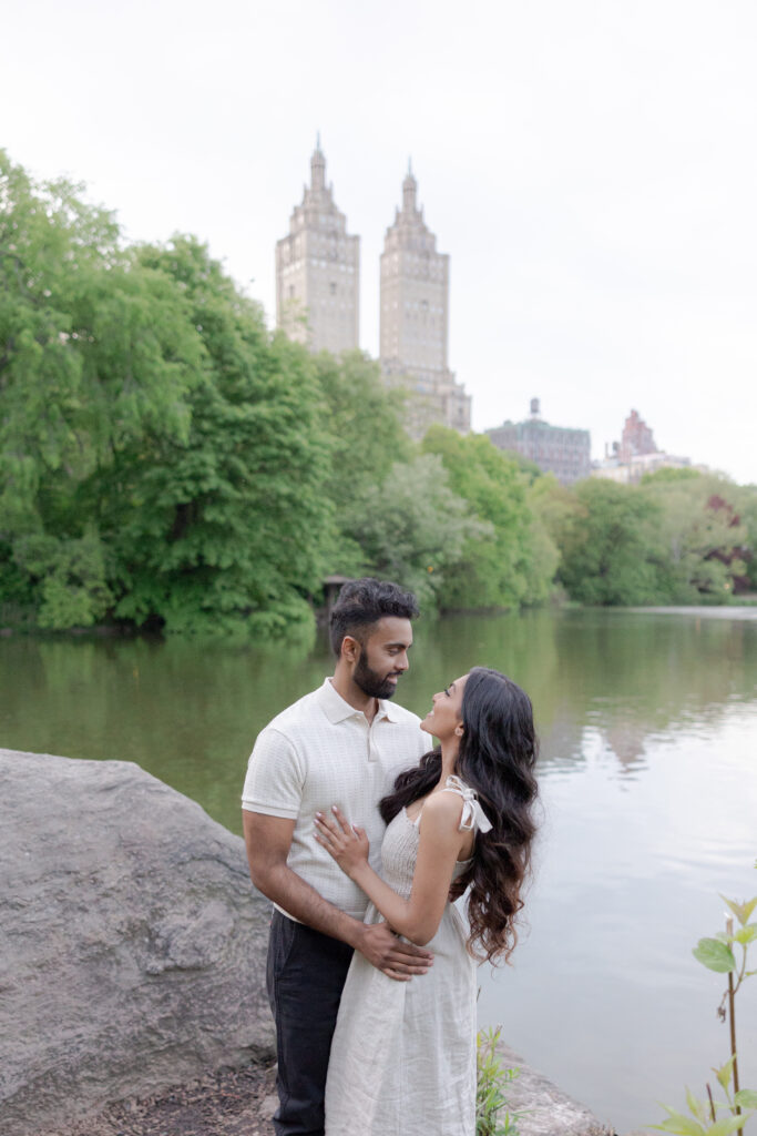 Romantic Spring Engagement Photos in NYC Central Park