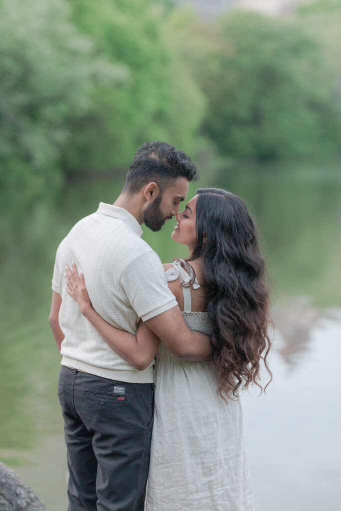 Romantic Spring Engagement Photos in NYC Central Park