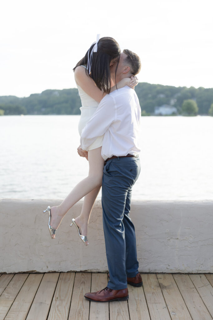 Romantic couple photos in New Jersey Lake Mohawk