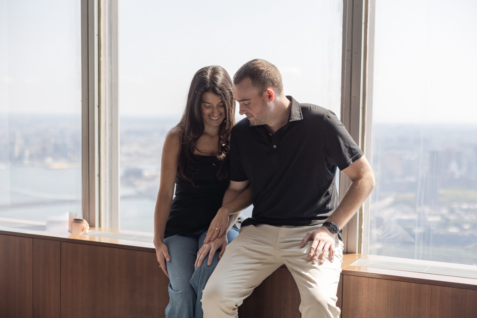 Engagement photos in front of NYC skyline