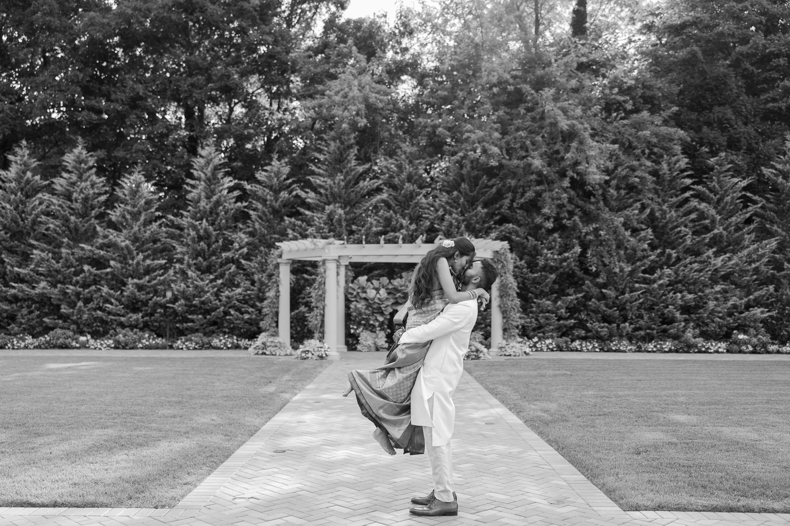 Wedding portraits at Crest Hollow Country Club