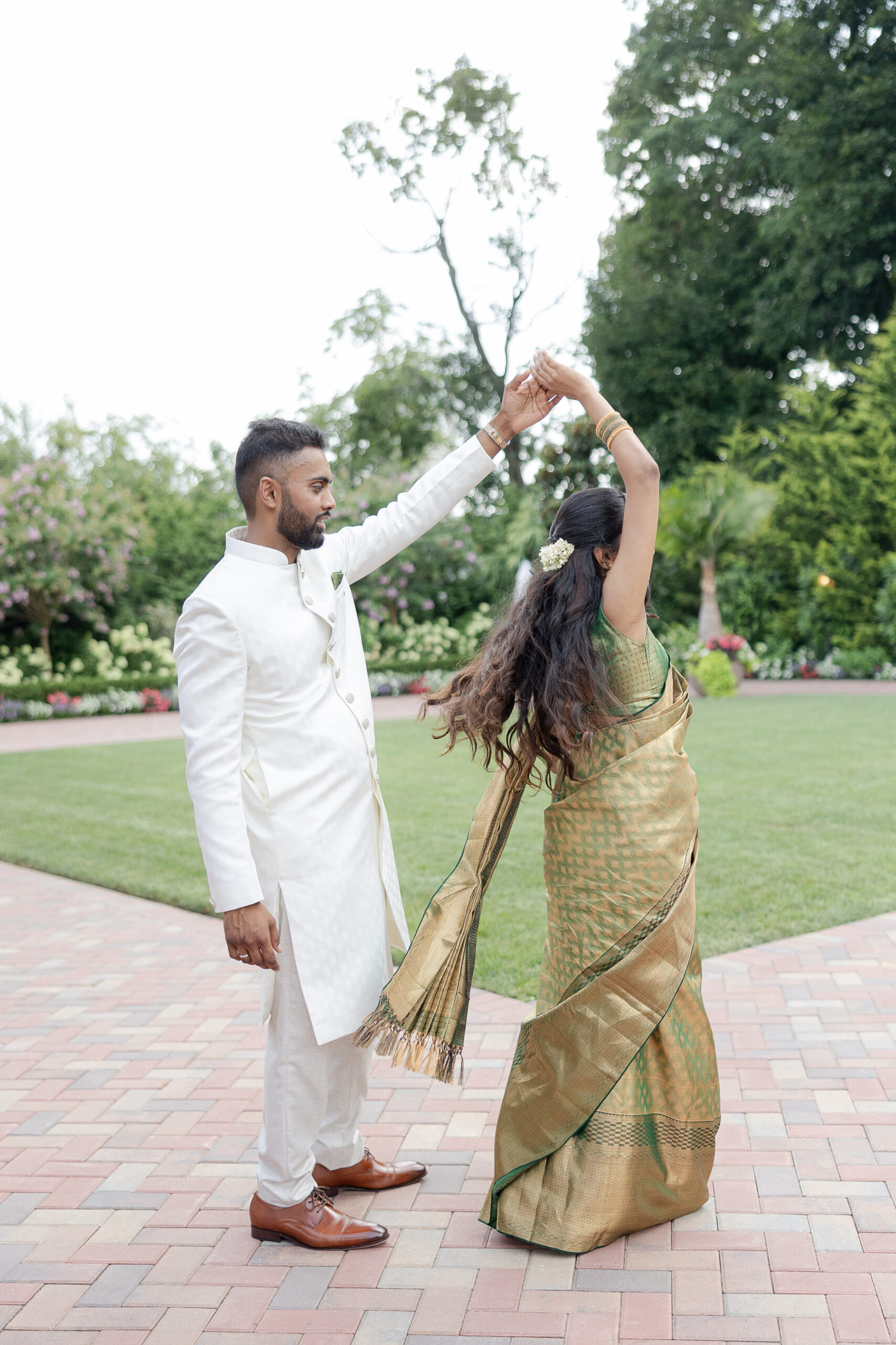 Bride and groom at Crest Hollow Country Club