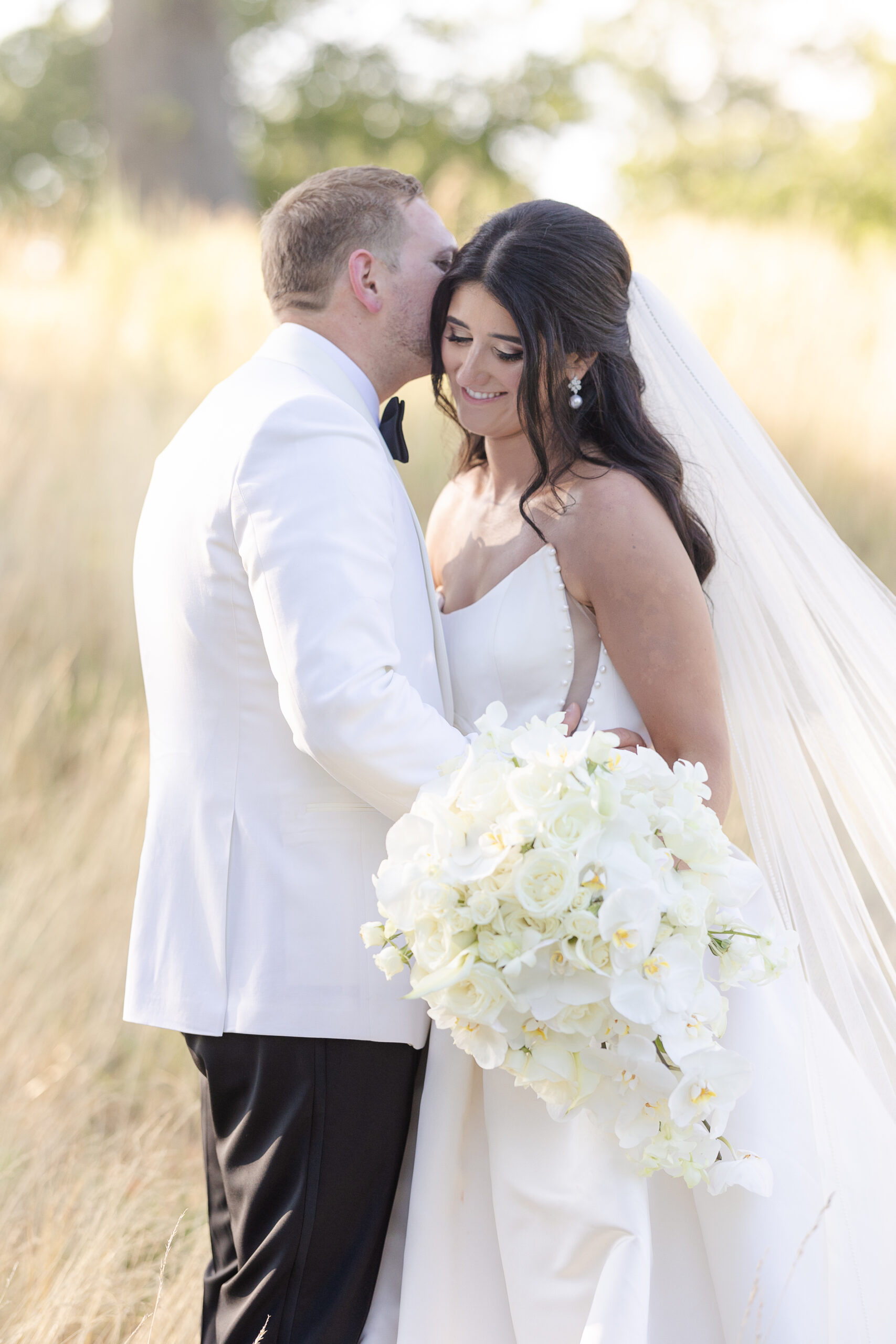 Outdoor wedding photos at New York wedding venue