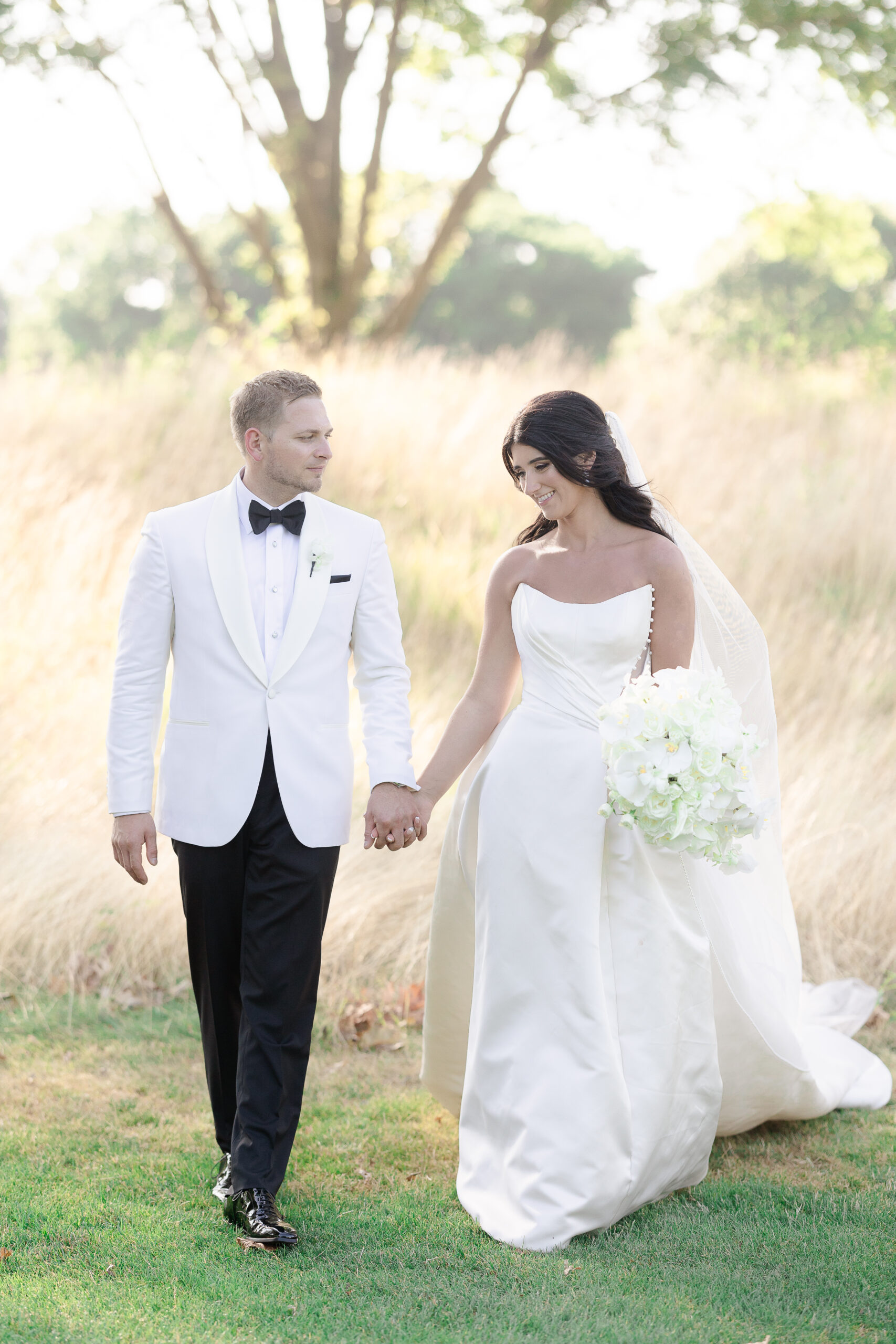 Outdoor wedding photos at New York wedding venue