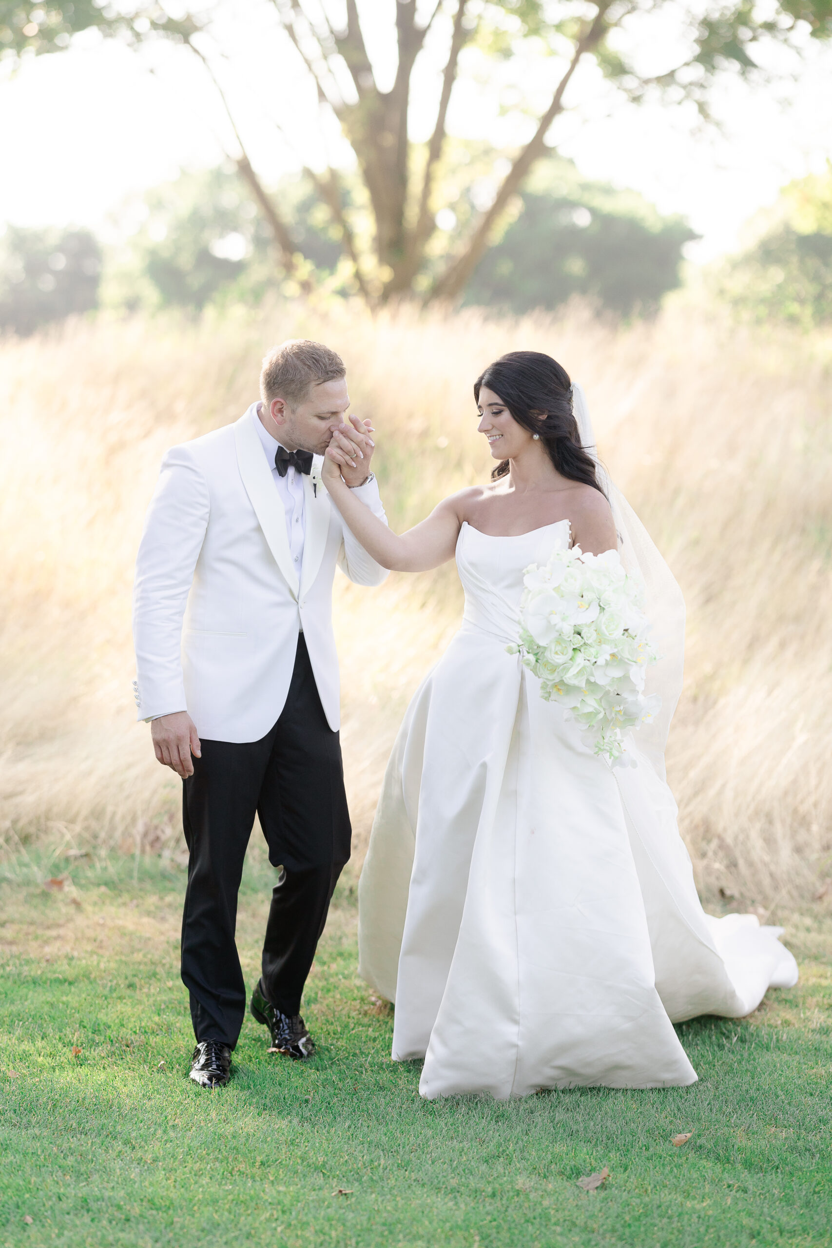 Outdoor wedding photos at New York wedding venue