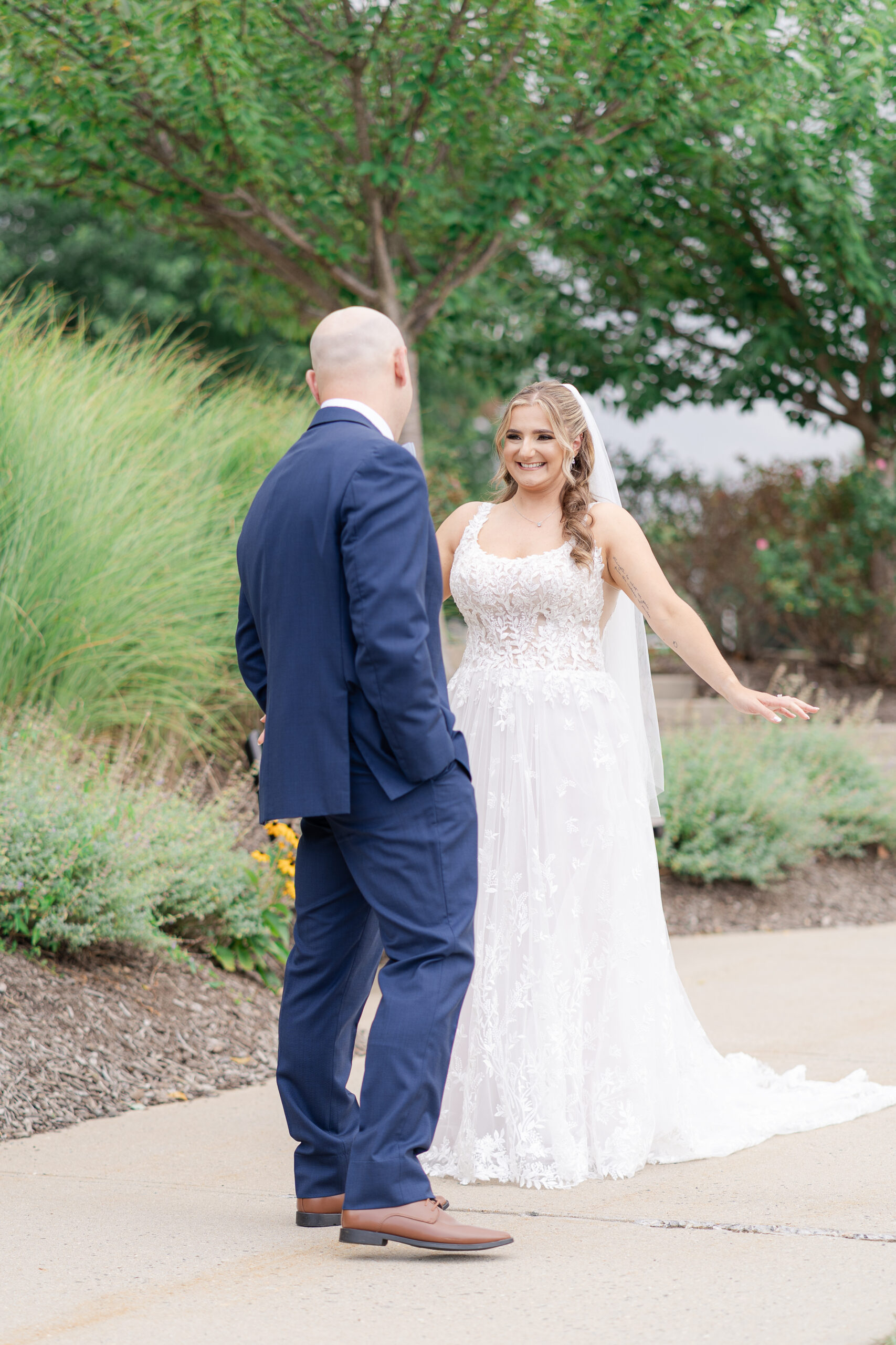 Elegant outdoor first look at Bridgewater Marriott wedding