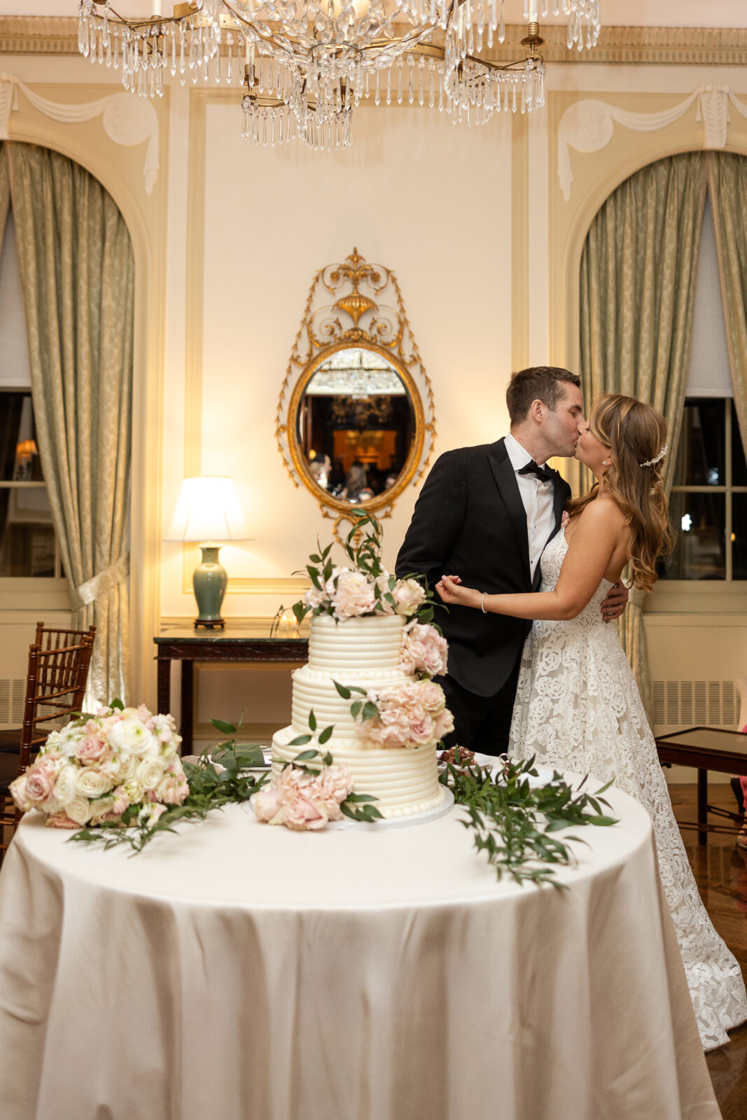 Cake cutting at NYC Upper East Side wedding venue