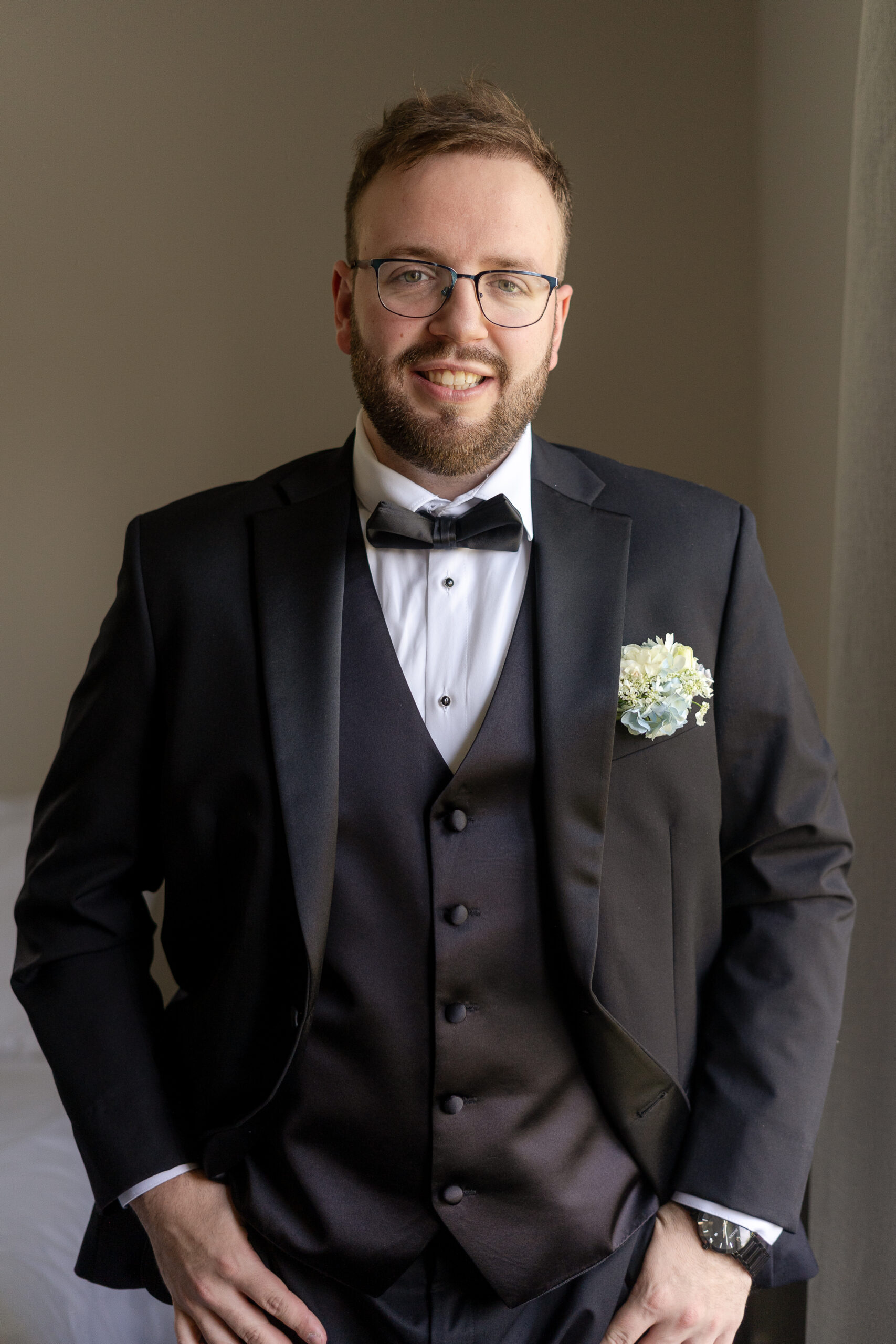 Groom getting ready in Yonkers