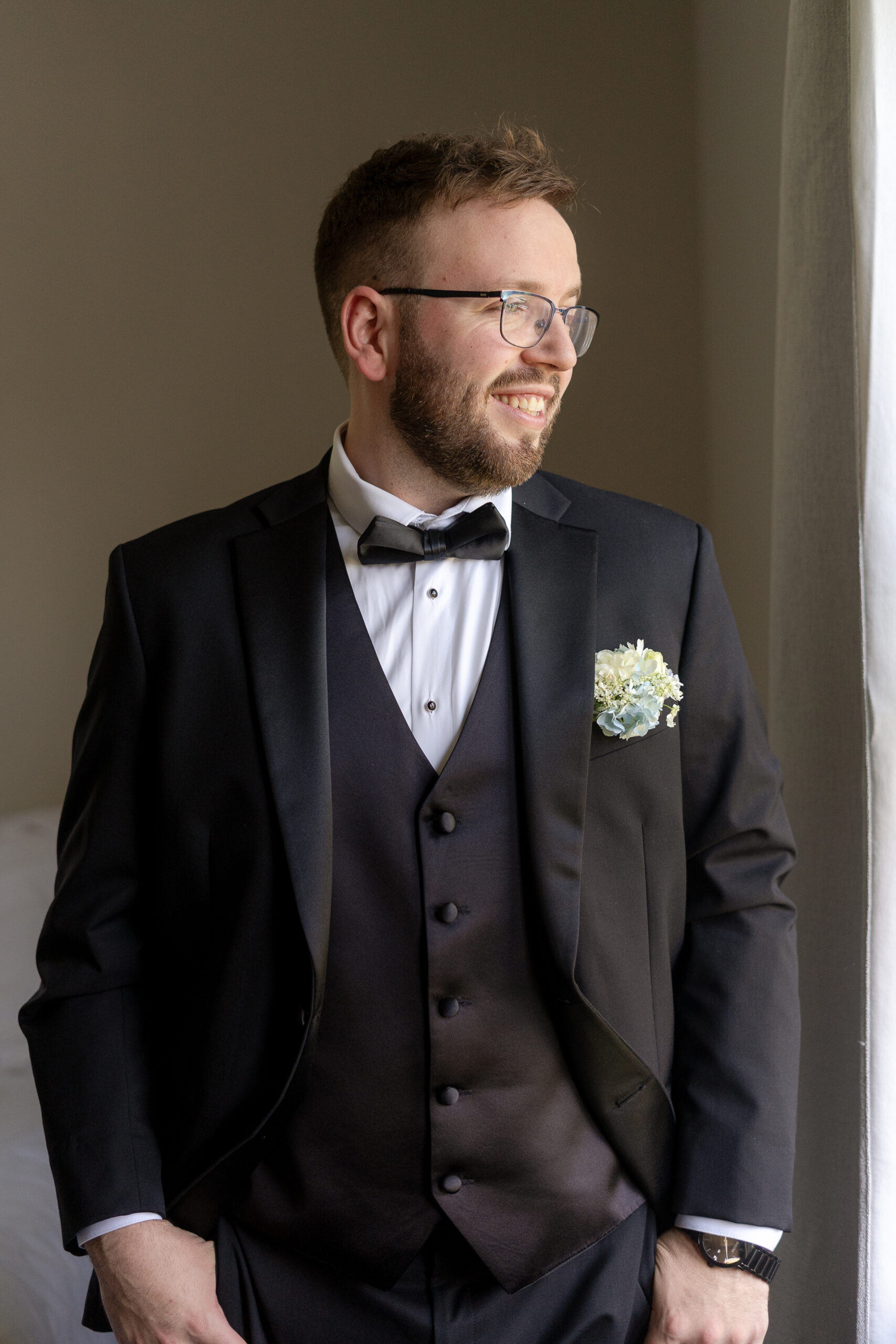 Groom getting ready in Yonkers