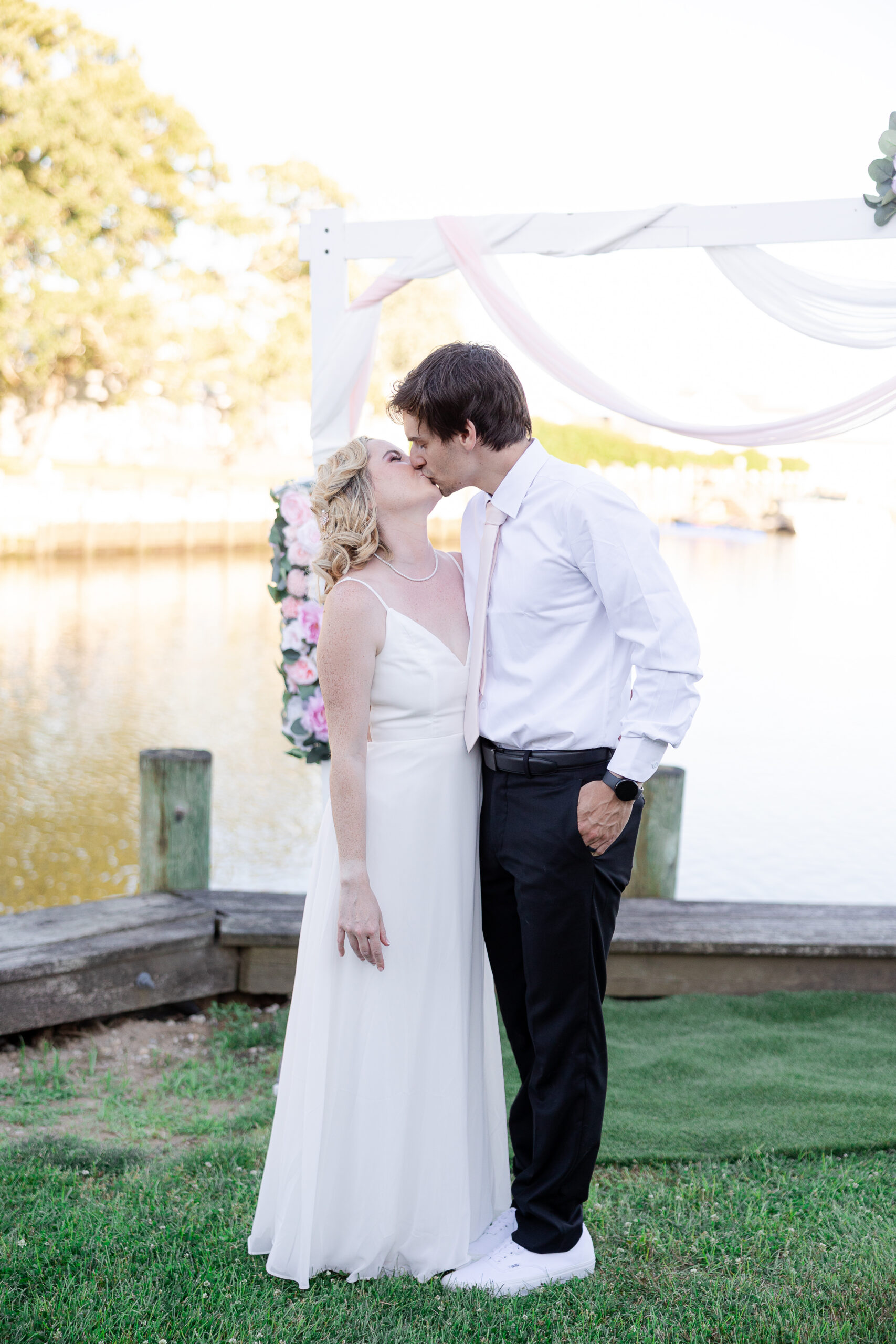 Casual cupcake cutting with bride and groom