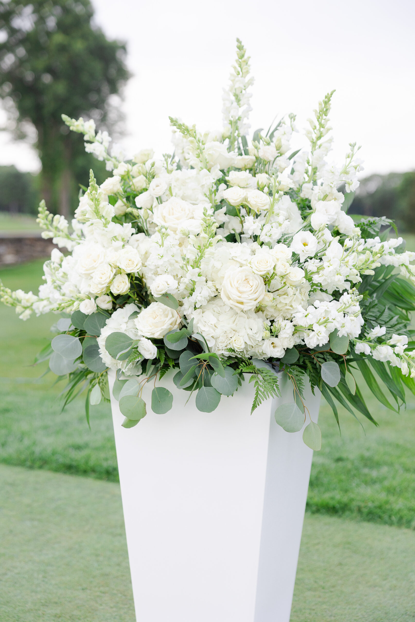 Outdoor wedding ceremony space at Brookville Country Club 