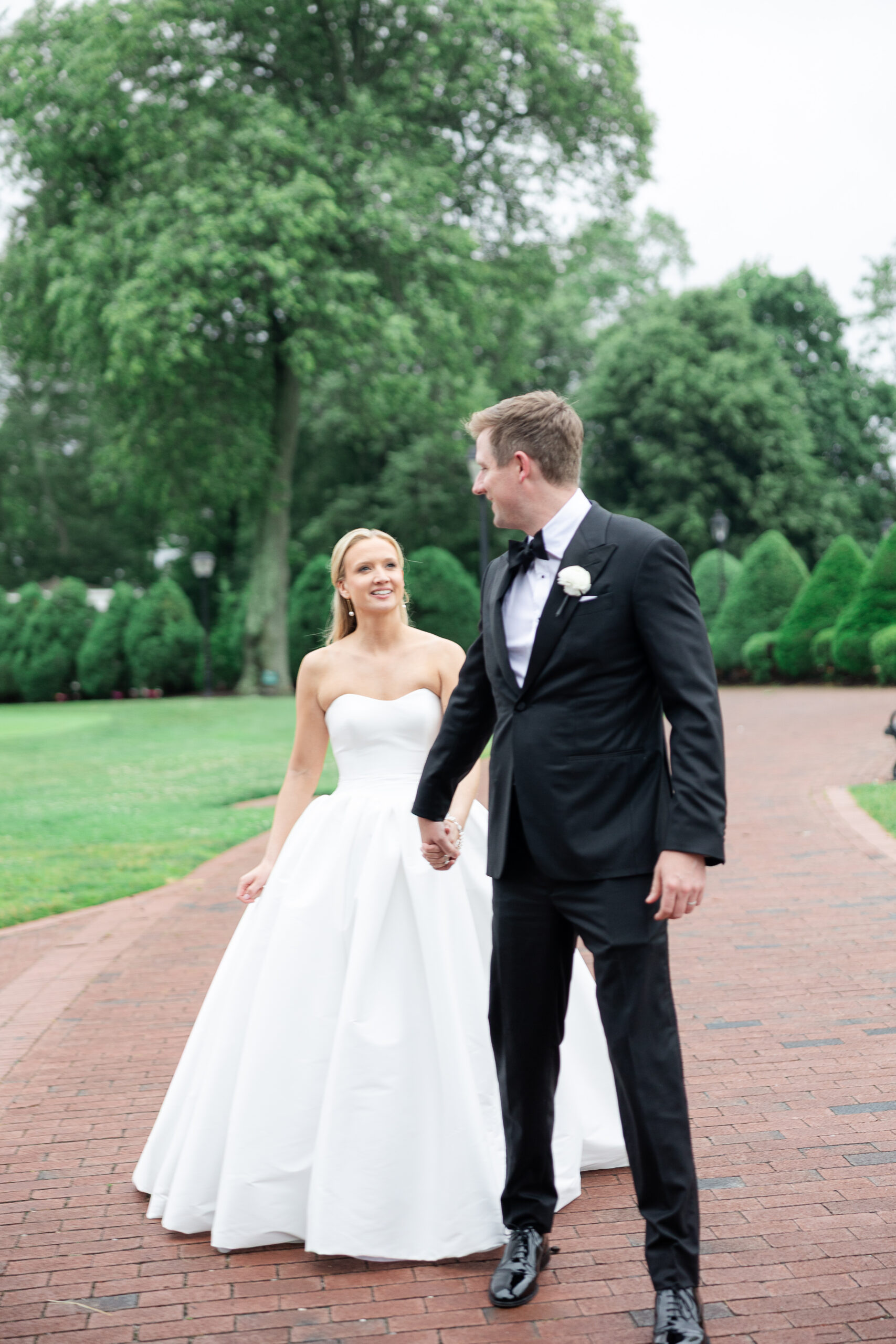 Bride and groom wedding portraits at Heritage Club at Bethpage