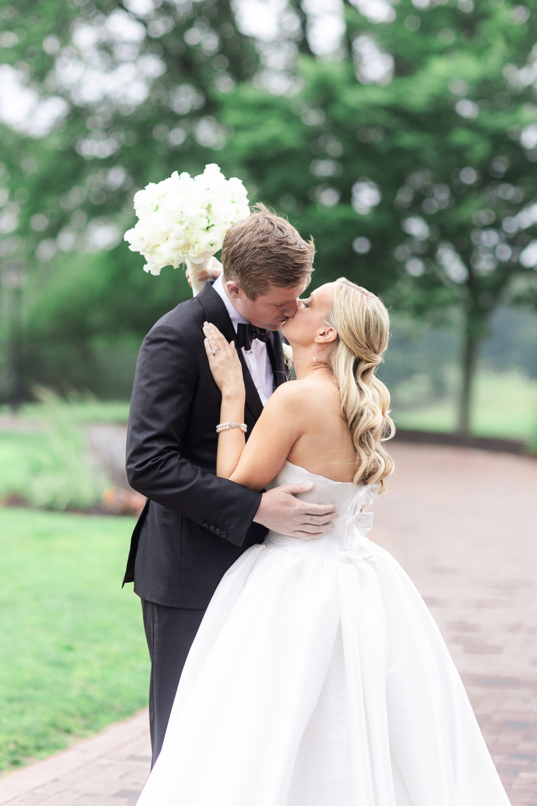 Bride and groom wedding portraits at Heritage Club at Bethpage