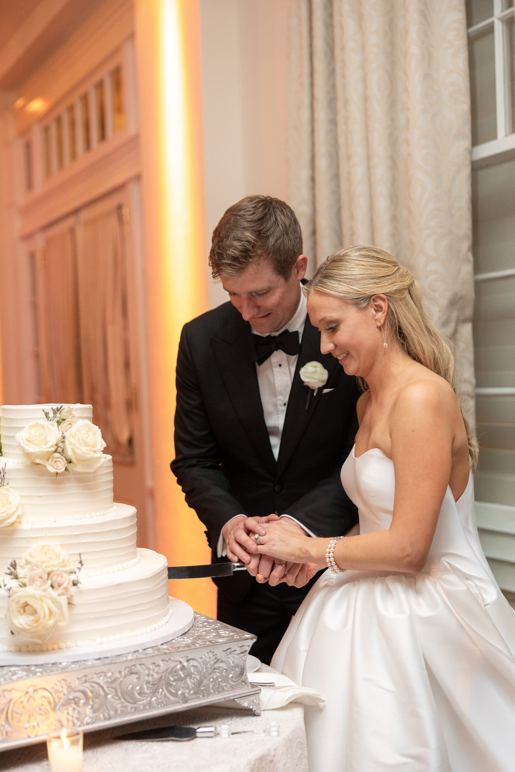 Bride and groom cuts cake at Farmingdale NY wedding venue