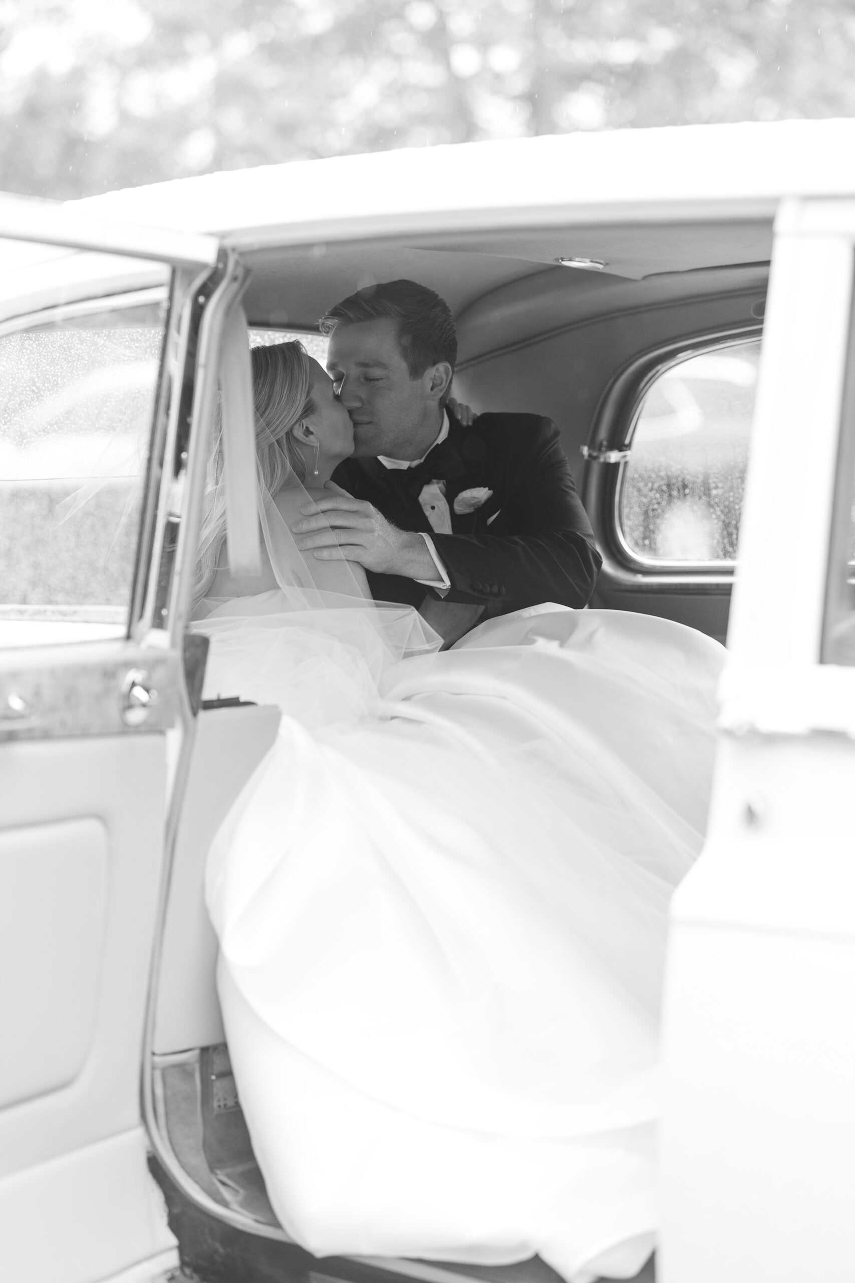 Bride and groom wedding portraits at Heritage Club at Bethpage